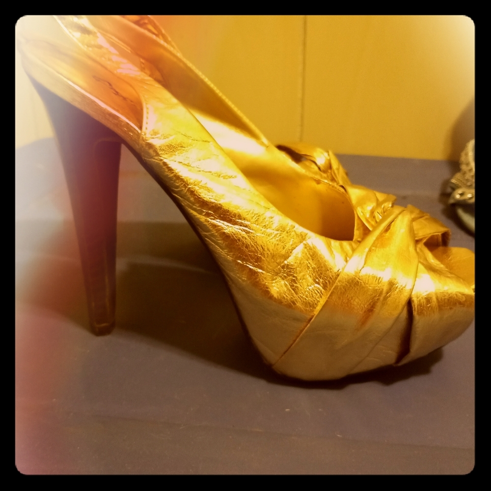 Gold Peep Toe Slingback Highheels by Qupid